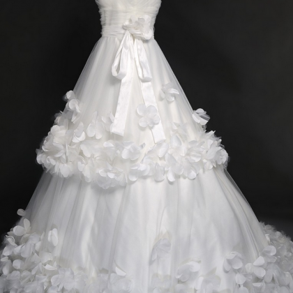 Strapless Sweetheart A-line Tiered Wedding Dress..