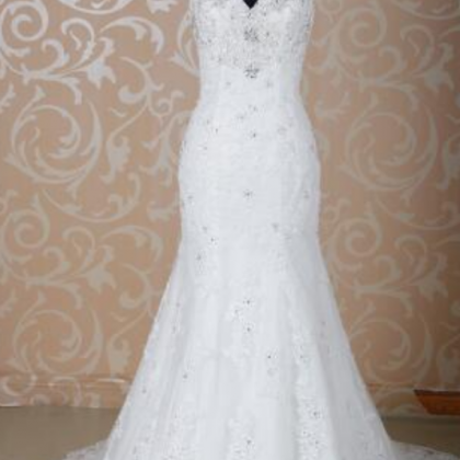 White / Ivory Floor Length Bride Wedding Dress..