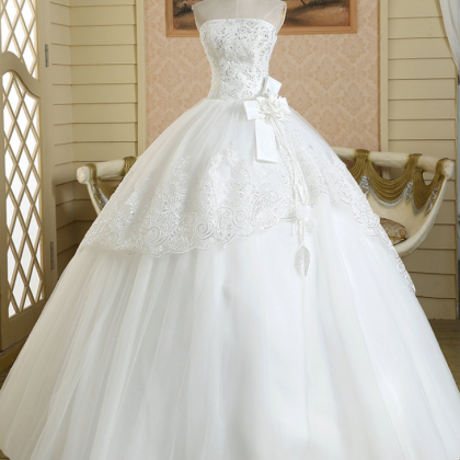 Romantic Ball Gown Strapless Wedding Dresses..