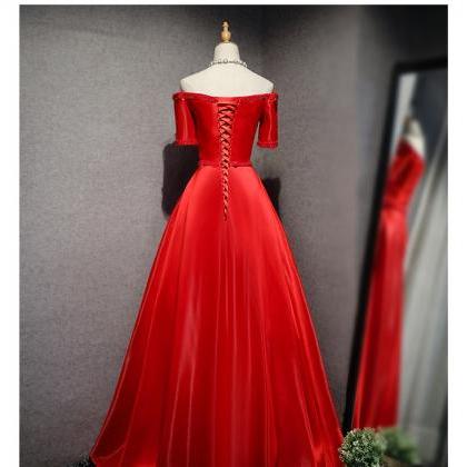 A-ligne With A Long Gown With Long Gown And A..