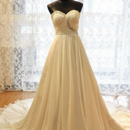 Excellent A-line Sweetheart Neck Strapless Chapel..