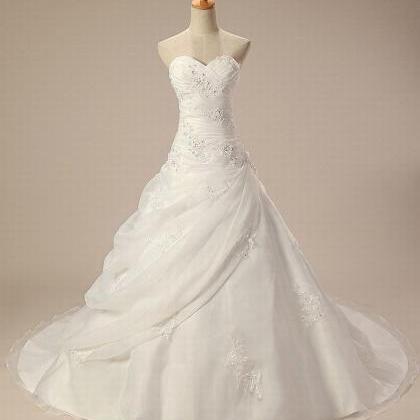 Sleeveless Strapless Sweetheart Lace Wedding Dress..