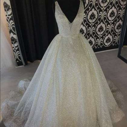 A-line V-neck Floor-length Tulle Wedding Dresses..