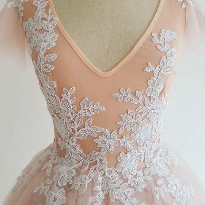 Exquisite Tulle V-neck Prom Dresses Short A-line..