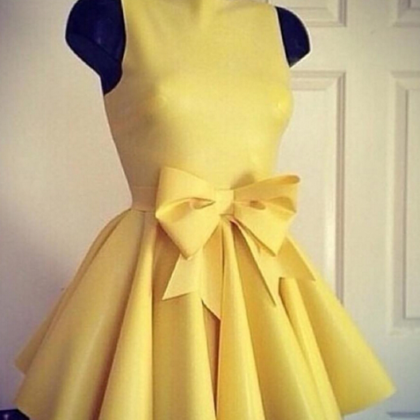 Cute Yellow Short Sweet 16 Dress Party Dress..