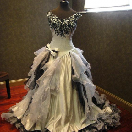 Sweet 15 Year Quinceanera Dresses Ruffles Lace Bow..