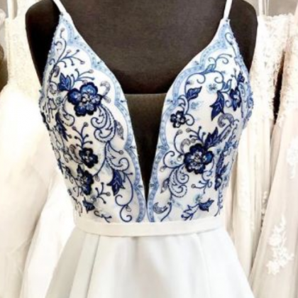 Cute Short White And Blue Floral Embroidery Short..