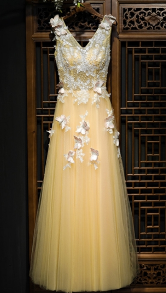 V-neck Lace Pearls Sleeveless Floor-length Prom Dress