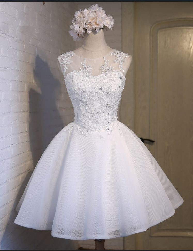 Simple Ball Gown Scoop Sleeveless White Tulle Homecoming Dress With Appliques