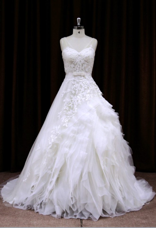 Sweetheart Ball Gown Wedding Dress With Ruffled Skirt And Lace Appliques