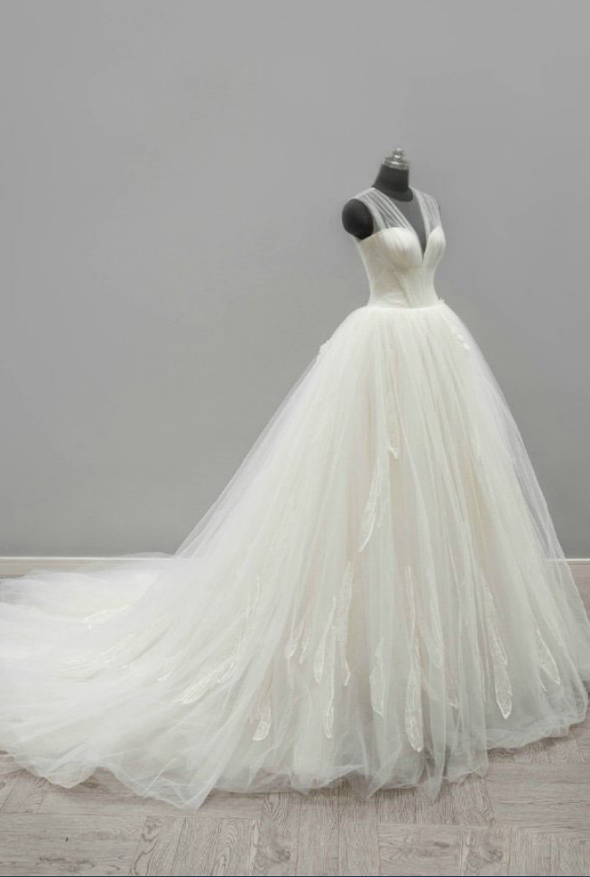 Ball Gown Wedding Dress,puffy Wedding Dresses ,plus Size Lace Wedding Gowns,v-neck Ivory Wedding Dress,vestido De Noiva