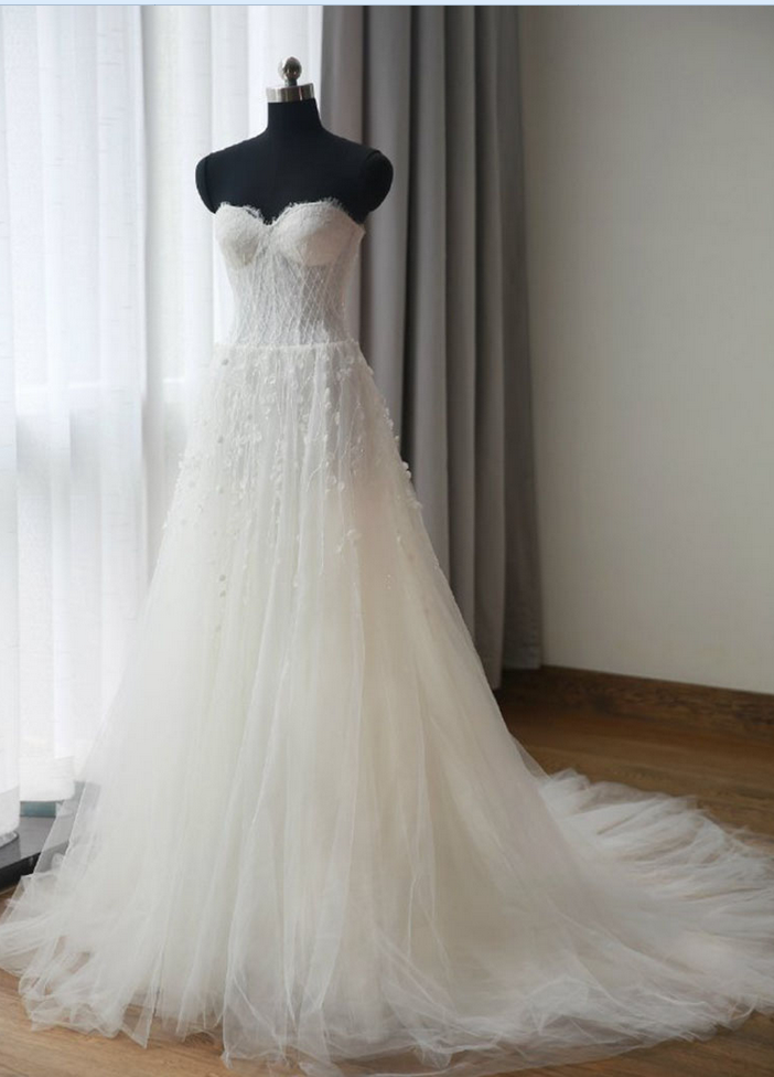 Floor Length Tulle Wedding Dresses, Gown Featuring Crystal Flower Wedding Dress, Embellishments And Lace Strapless Sweetheart Bodice