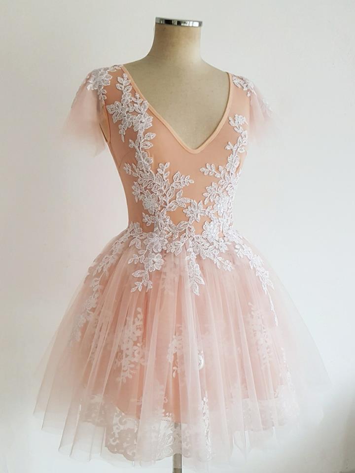 Exquisite Tulle V-neck Prom Dresses Short A-line Homecoming Dresses With Appliques