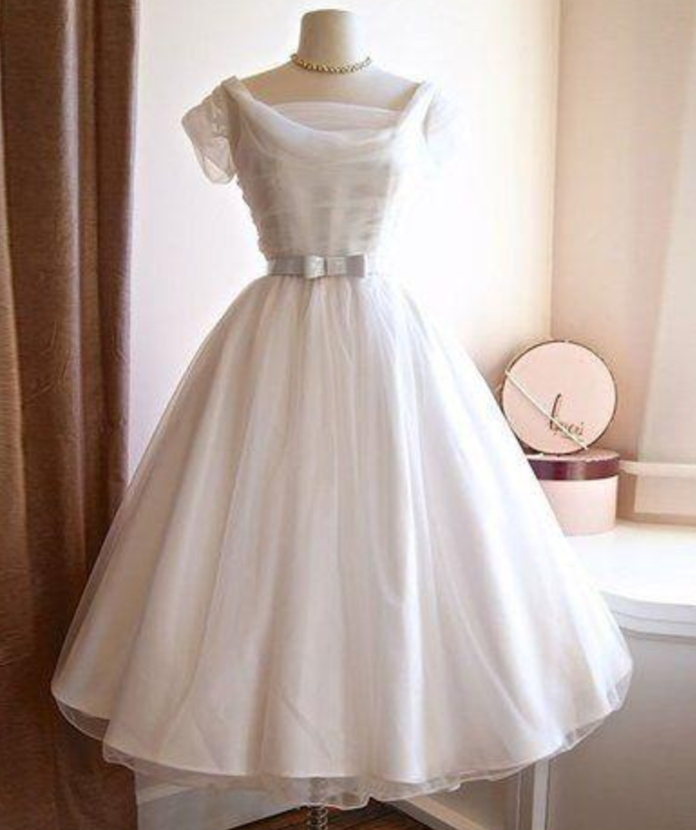 Vintage A-line White Round Neck Retro Short Homecoming Dress With Bow