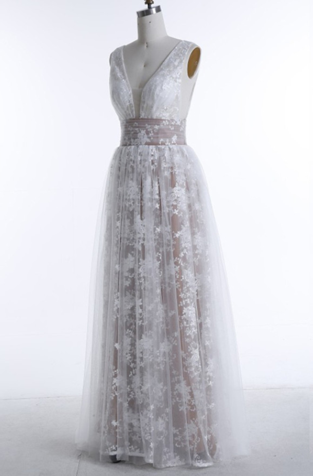Elegant Sleeveless Formal Dress Deep V-neck Lace Tulle Prom Dress