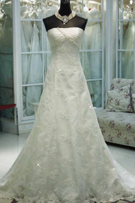 Charming A-line Lace Bridal Gowns Floor Length Strapless Floor Length Wedding Dresses Custom Made 