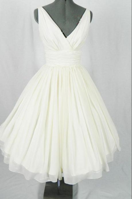 Cute Ball Gown White Short Homecoming Dress Cute Cocktail Dresses Sweet 16 Gowns