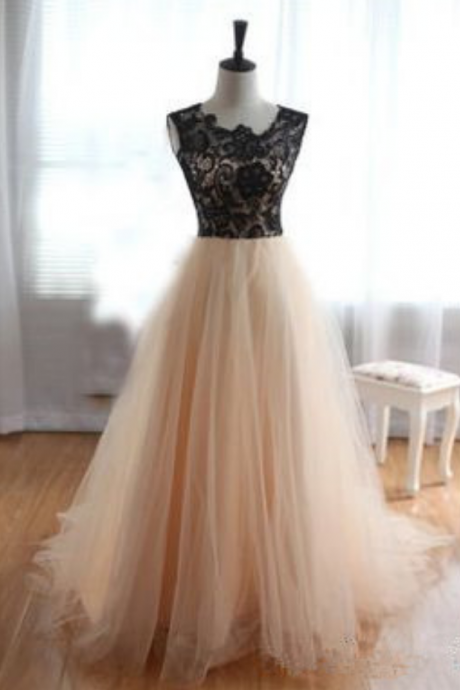 Round-neckline Sleeveless Tulle Floor-length Dress With Lace Appliquéd Bodice