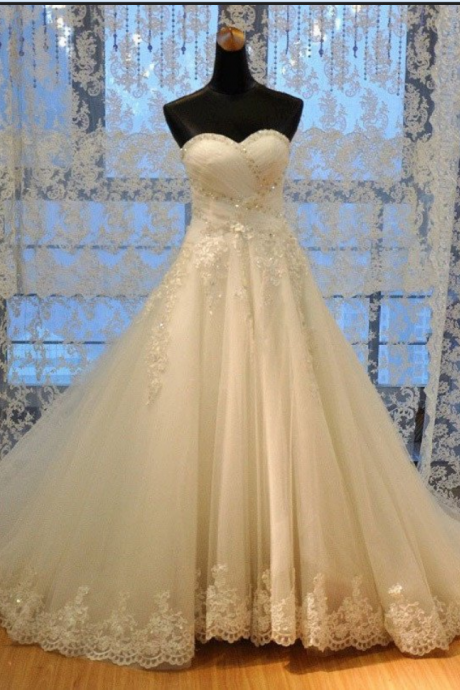 Slim A-line Strapless Sweetheart Neck Lace Appliqued Chapel Trian Bridal Wedding Gown