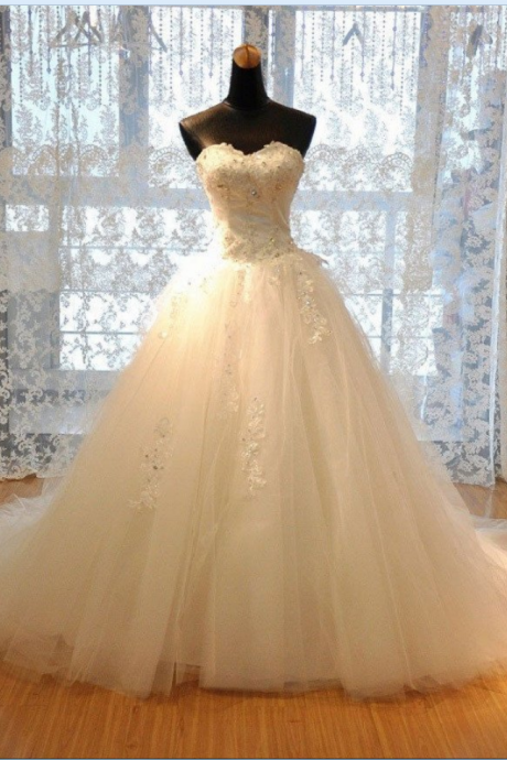 Luxury A-line Strapless Sweetheart Neck Rhinestone Beaded Appliqued Chapel Train Ivory Tulle Wedding Dresses