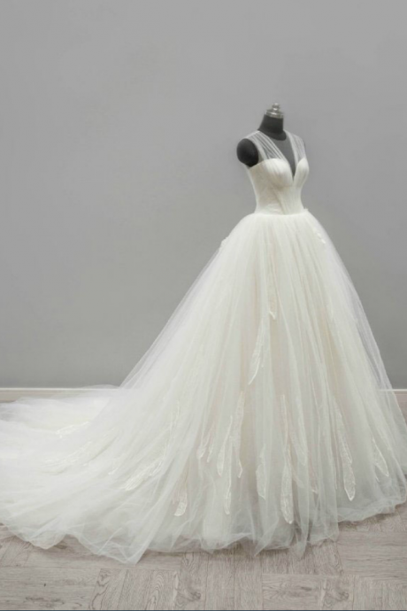 Ball Gown Wedding Dress,puffy Wedding Dresses ,plus Size Lace Wedding Gowns,v-neck Ivory Wedding Dress,vestido De Noiva