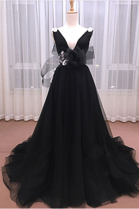 Unique Black Tulle V Neck Long Senior Prom Dress With White Lace Applique