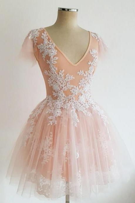 Exquisite Tulle V-neck Prom Dresses Short A-line Homecoming Dresses With Appliques