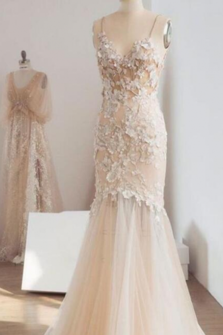 Champagne Mermaid Wedding Dresses Spaghetti Strap Lace Appliqued Wedding Dress